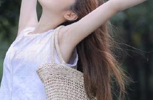 微密圈 – 最新图包出炉！奶宝妹纸白丝写真，展现她独特的魅力风格.txt