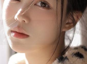 微密圈 – 用原图感受奶宝妹纸的油亮风格，照片背后的故事与情感图片.txt