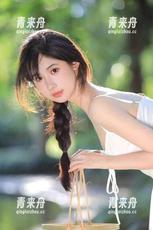 迷人姜仁卿(강인경)泳衣美图：夏日清凉风情尽在这组图集.txt
