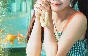 学妹加速跑 – 玲玲瑜伽美图更新：在每一个细节中找到内心的自我.txt