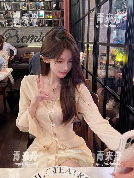 小小奶瓶儿 免费提供“小小奶瓶儿”的绝美灰丝图包,百图尽显精致风格!.txt