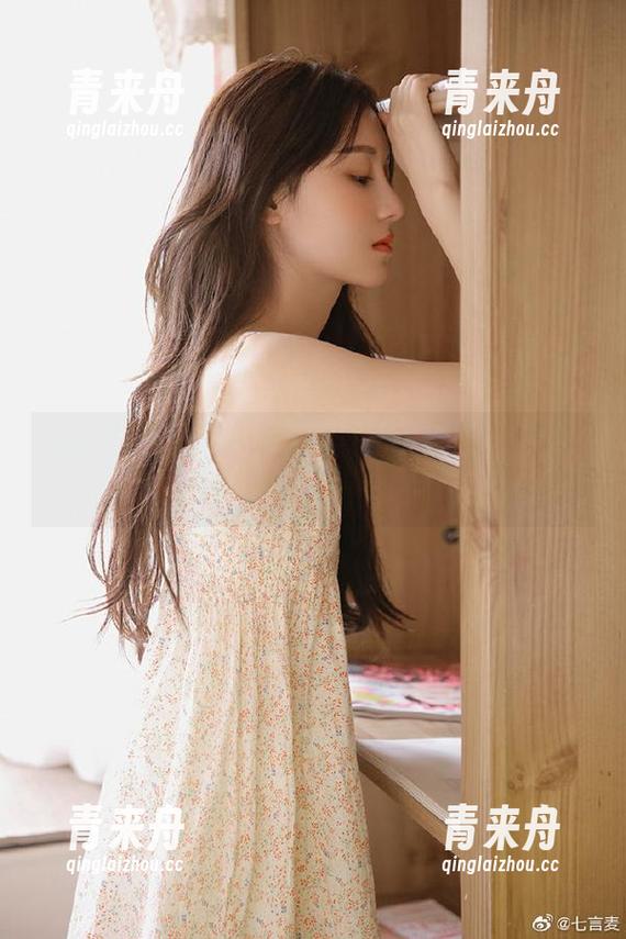 短裤风潮：小瑶幺幺以cos写真展现极致魅力.txt