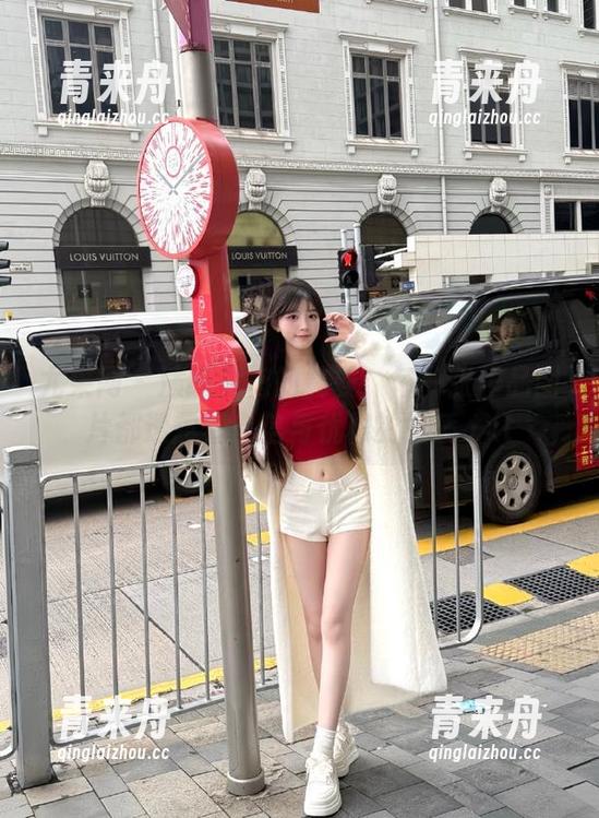 尤果网 - 演绎旗袍的曼曼：每一张作品图片都透露着自信与优雅的气质.txt