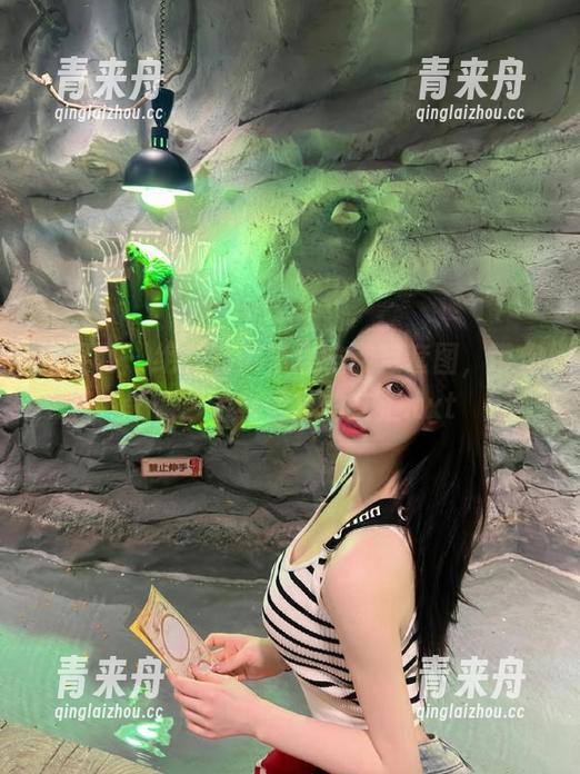尤果网 - 绝美高清李思宁镂空套图，带你领略艺术与情感的交汇.txt