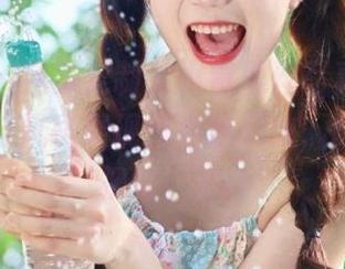 尤果网 – 完美定制艾小青黑丝写真，将你的魅力与风格展现得淋漓尽致，颠覆传统视觉！.txt