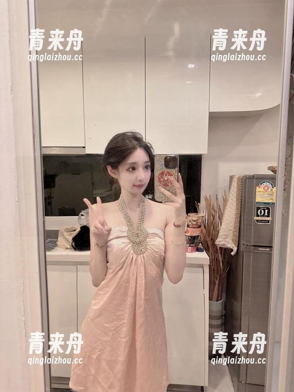 尤果网 - 观看陈幼伊比基尼图包，捕捉每一个动人的瞬间，尽情享受美丽所带来的快乐！.txt