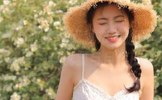 尤果网 – 颜亦汐在线发布美脚图集：让时光凝固在每一帧优雅与自信的瞬间.txt