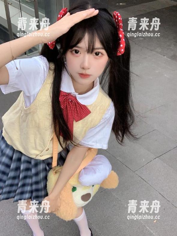 尤物馆-小探戈 尤物馆 - 探索小探戈的白衬衫系列作品,立即下载,感受优雅魅力!.txt