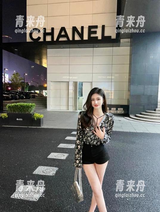 尤物馆 - 赵思儿女神写真秀：精美套图展示她的优雅与个性.txt