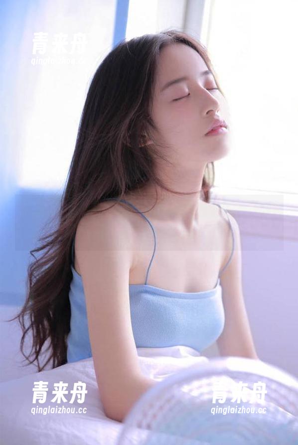 尤蜜荟-夏沫沫tifa 尤蜜荟 - 最新夏沫沫tifa毛衣照片:独特风格引领冬季时尚潮流.txt