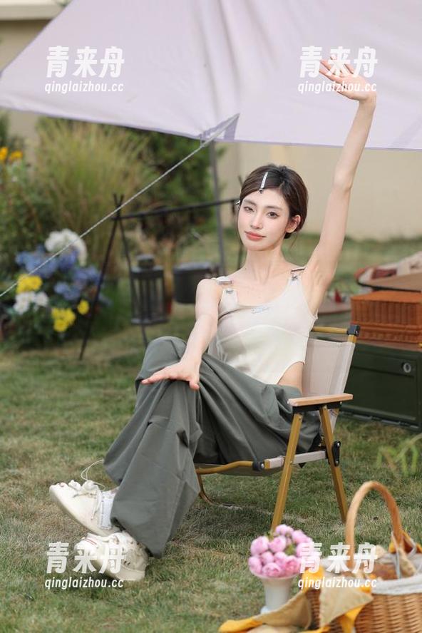 尤蜜荟-尤妮丝Egg 尤蜜荟 - 探索“尤妮丝Egg圣诞”写真之美,分享令人心动的图片,尽享节日气氛.txt