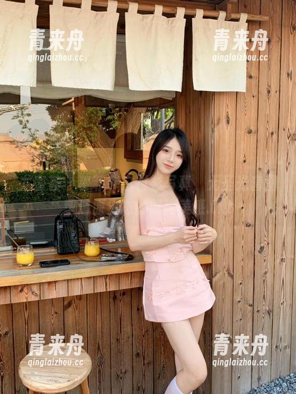 尤蜜荟 - 穆菲菲白衬衫写真，无圣光套图塑造原生态的时尚美感.txt