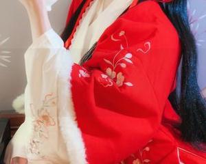 透过年年Nnian的镜头看苗疆少女：精选图包展现自然中的独特魅力.txt