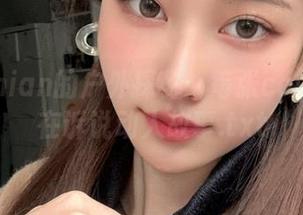 年年Nnian的户外探秘：每张cos原图都在诉说动人故事.txt