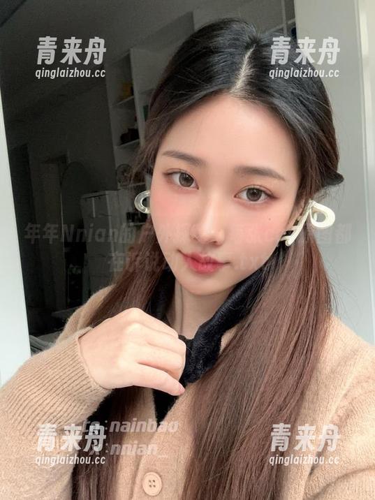 年年Nnian的户外探秘：每张cos原图都在诉说动人故事.txt