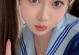 深入年年Nnian的私拍图集，体验她的日常与不平凡魅力.txt