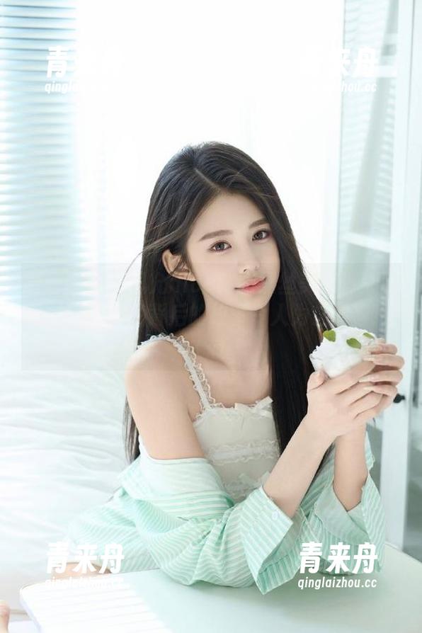 张思允nice 微密圈 - 张思允nice制服黑丝美图:大胆而美丽,作品背后的故事令人为之动容!.txt
