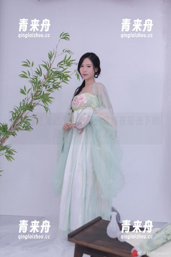 抖娘利世 抖娘利世海边图包精选:定格在阳光下的绝美艺术瞬间.txt