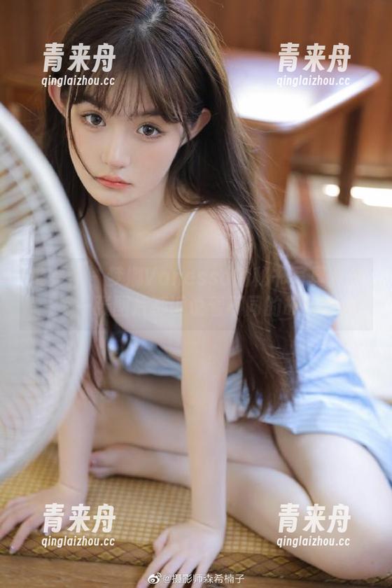 推女神 - 梦娜Vanessa的秘书写真合集：每一张图片都诉说着不同的故事.txt