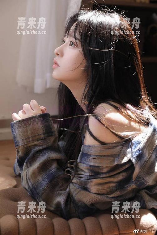 星颜社 - 甜美的萌汉药baby，毛衣写真集资源，让你收获满满的温馨.txt