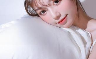 月下摄影 – 定制个性写真，秀秀女孩演绎独特风格与时尚态度.txt