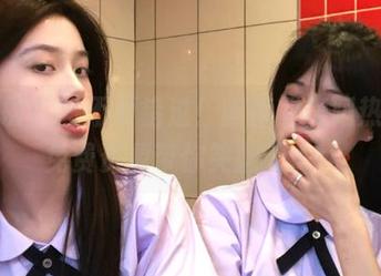 月下摄影 – 不要错过！茜茜的舞蹈热身，免费资源带你笑翻天.txt