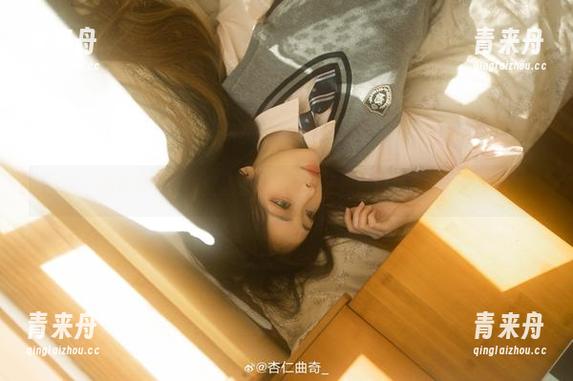杏仁曲奇 杏仁曲奇呈现的视觉盛宴:碧蓝航线恶毒白兔套图作品.txt