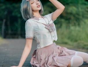 果团网 – 在校园中绽放的周晓唯：独特写真集原图呈现真实的青春风采.txt