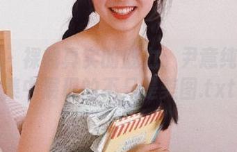 果团网 – 裸露真实的魅力：尹意纯美腿图集中展现的不只是美图.txt