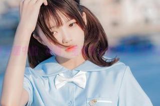 在蓝白水手服中的桜桃喵，呈现令人惊艳的美图作品！.txt