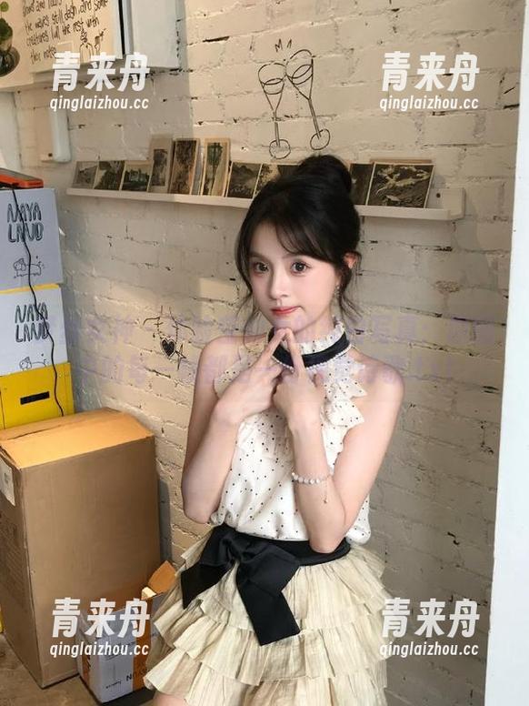梦丝女神-莹仙女 梦丝女神 - 体验莹仙女的纯白写真:原图中的每一帧都是一份视觉诗歌.txt
