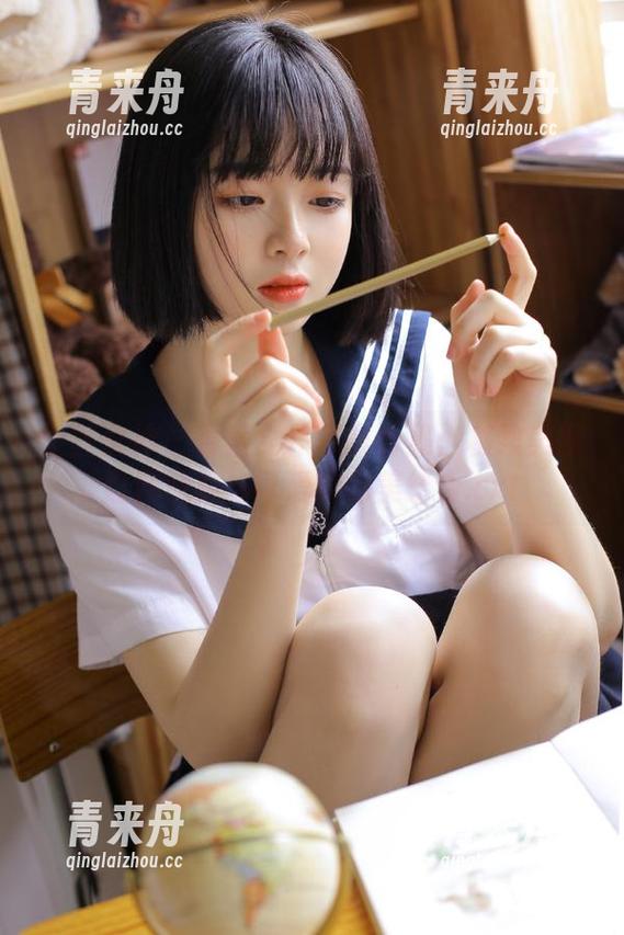梦丝女神-香萱 梦丝女神 - 香萱女仆写真合集:极致美图诠释优雅与可爱的完美结合.txt