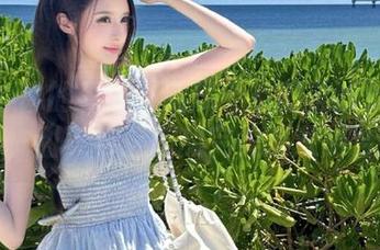 令人心动的森萝财团玩手机的黑丝妹妹写真集，甜美与魅惑的完美资源结合.txt