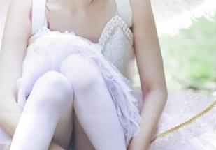 模范学院 – 最新写真集揭秘：徐微微mia用镜头捕捉女孩的柔情与力量！.txt