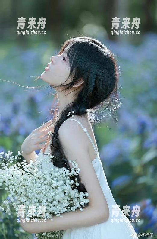 模范学院 - 白子嫣nicky最新呈现白色写真，魅力与纯洁并存的视觉体验.txt