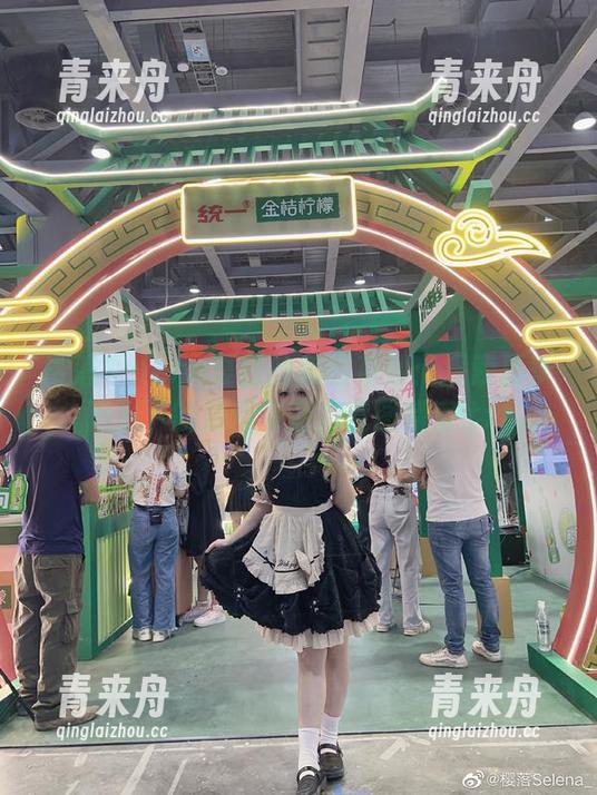 樱落Selena夏日的美图系列：探索夏季阳光下的浪漫与活力套图盛宴.txt