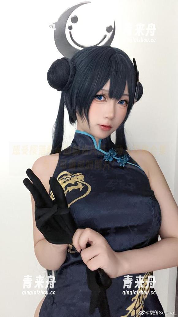 感受樱落酱w的御姐风范，动人写真合集与不可错过的照片！.txt