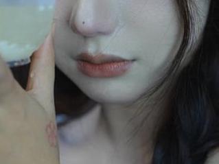 从未见过的风格！洛丽塔大哥私房作品集，分享独特艺术视野.txt