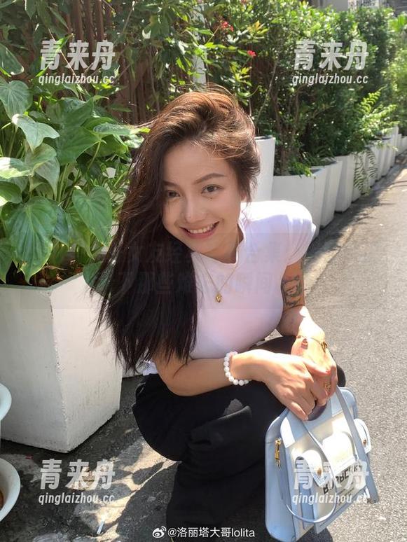 洛丽塔大哥女友经典写真合集：用照片记录下那些难忘的瞬间.txt