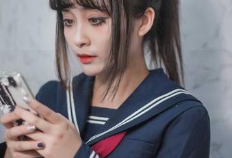 来吧！一起观看洛璃LoLiSAMA的《闲云》作品，享受眼前的美好吧！.txt
