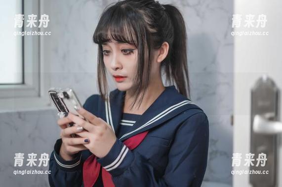 来吧！一起观看洛璃LoLiSAMA的《闲云》作品，享受眼前的美好吧！.txt