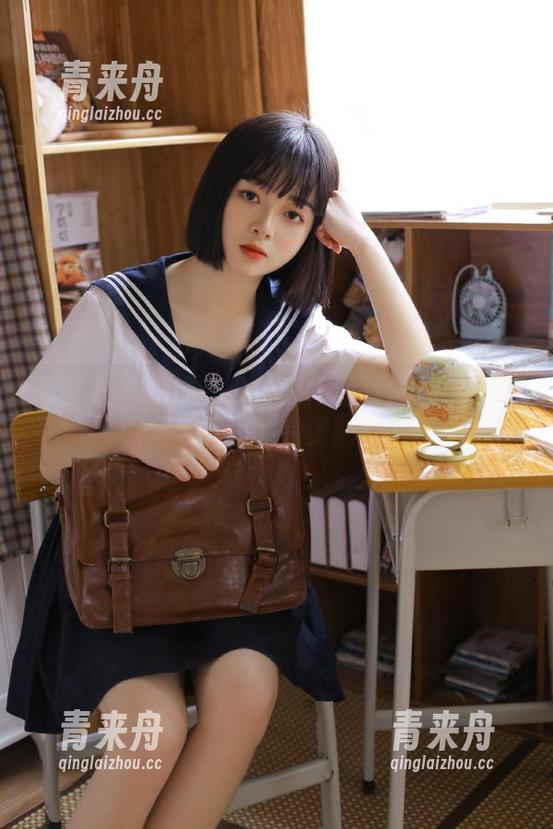 爱蜜社 - 瑞妤的办公室高清写真集：探秘职场与时尚的完美融合.txt
