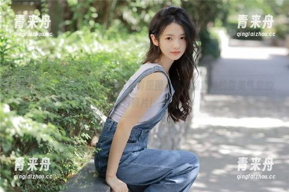物恋传媒 - 小晴的可爱风格写真原图，瞬间捕捉她的甜美气息的精彩照片！.txt