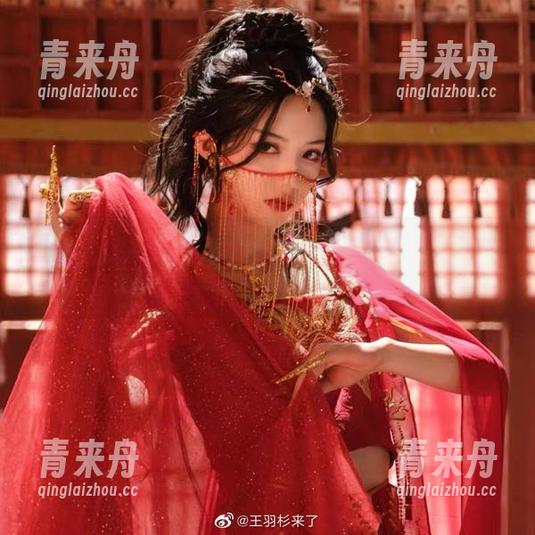 泳装时光：王羽杉的原图与图集，让你回味无穷的夏日.txt