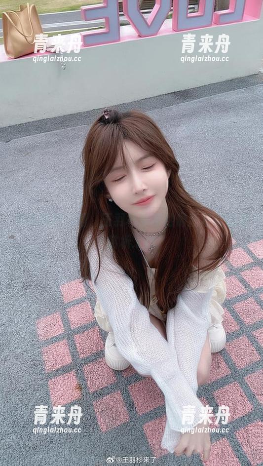 细腻透纱白裙，王羽杉带来的最新写真图集赏析.txt