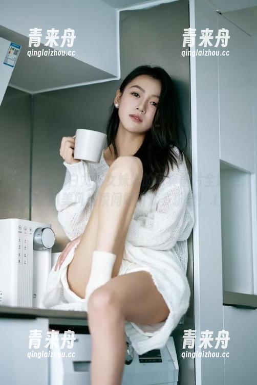微密圈 - 白龙猫女妹妹的写真图片全新更新，甜美风格瞬间吸引众多粉丝！.txt