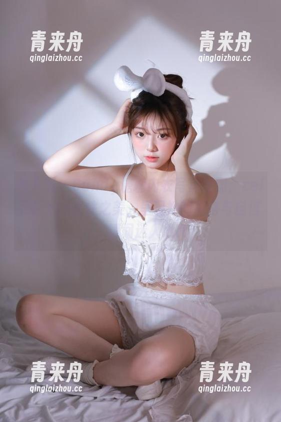 秀人网-Candy糖糖 秀人网 - Candy糖糖内衣写真原图:celebrate女性之美,呈现她的风格与自信,瞬间迷人.txt