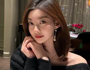 秀人网 – Manuela玛鲁娜油亮写真库大公开，高清作品分享，快来感受这份魅力！.txt