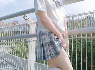 秀人网 – 释放自我的Olivia童安琪：享受白衬衫写真带来的灵感与艺术照片的震撼.txt