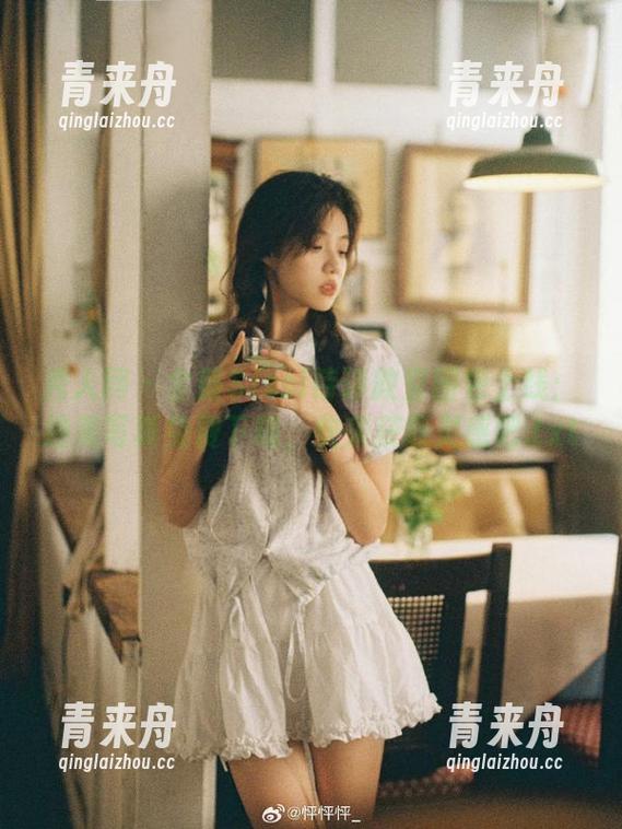 秀人网 - 全新Sissi诗诗教室图包上线：绝美写真免费下载，快来获取灵感吧.txt